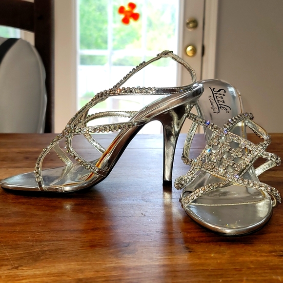 Shoes - Picture 2 of 4